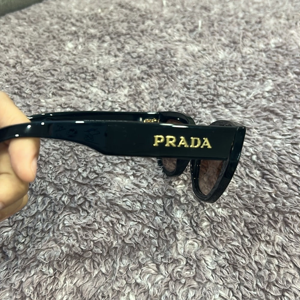 Prada sunglasses - Picture 7 of 16
